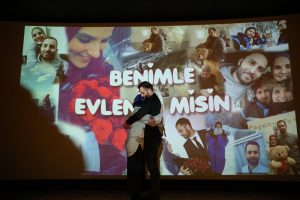 Sinemada Sürpriz Evlenme Teklifi Organizasyonu İzmir
