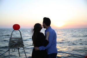 Gün Batımında Teknede Evlilik Teklifi Organizasyonu