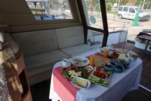 İzmir Teknede Kahvaltı Organizasyonu