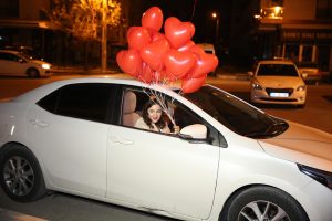 Kırmızı Kalpli Uçan Balon Servisi ile Evlilik Teklifi Organizasyonu Bursa