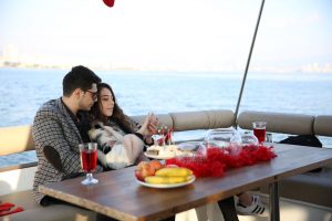 Teknede Sürpriz Evlilik Teklifi Organizasyonu İzmir