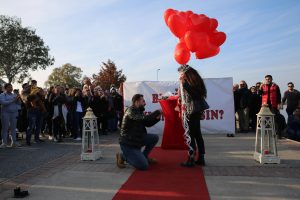 Pankartla Evlilik Teklifi Organizasyonu İzmir