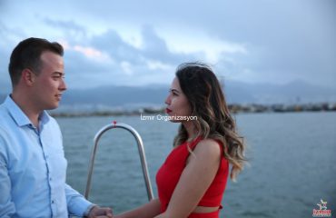 Kıbrıs’ta kurgulanan teknede evlilik teklifi organizasyonu İzmir
