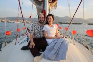 İzmir Levent Marina Çıkışlı Teknede Evlilik Teklifi Organizasyonu Tekne Süsleme