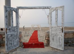 Kumsalda Sürpriz Evlilik Teklifi Organizasyonu Giriş Kapı Dekoru