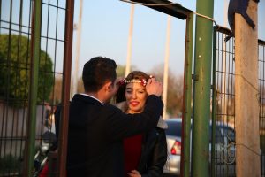 Tekneye giriş İzmir'de Sürpriz Evlenme Teklifi Organizasyonu Gelin Tacı