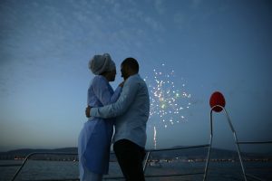 Havai Fişek Eşliğinde Sürpriz Evlenme Teklifi Organizasyonu