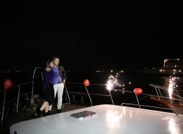 Havai Fişek Eşliğinde Teknede Evlenme Teklifi Organizasyonu