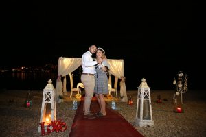Kaş’da Havai Fişek Ve Kalp Dekor İle Evlilik Teklifi Organizasyonu