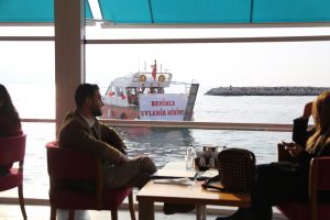 Kafe Başlangıçlı VIP Transfer İle Teknede Evlilik Teklifi Organizasyonu