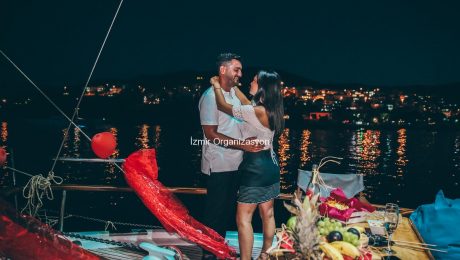 Bodrum Teknede Sürpriz Evlenme Teklifi Organizasyonu