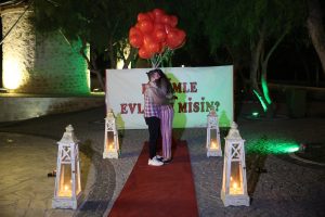 İzmir Evlilik Teklifi Organizasyonu Yürüyüş Yolu Süsleme İzmir Organizasyon