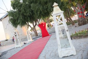 Alaçatı Evlenme Teklifi Organizasyonu Yürüyüş Yolu Süsleme Hazırlıkları İzmir Organizasyon
