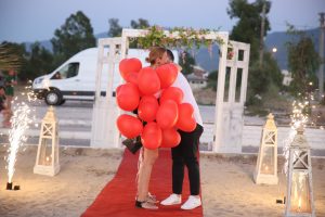 Aydın Kuşadası Evlenme Teklifi Organizasyonu Uçan Balonlar İzmir Organizasyon