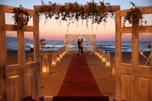 Romantik Kapı Dekoru ve Yürüyüş Yolu Süsleme İzmir Organizasyon