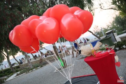 İzmir Çeşme Evlenme Teklifi Organizasyonu Uçan Balon Süsleme İzmir Organizasyon