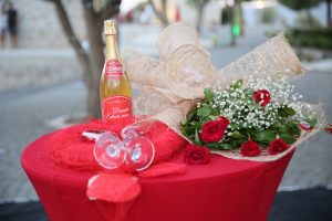 Çeşme Alaçatıda Evlenme Teklifi Organizasyonu Bistro Masa Süsleme İzmir Organizasyon