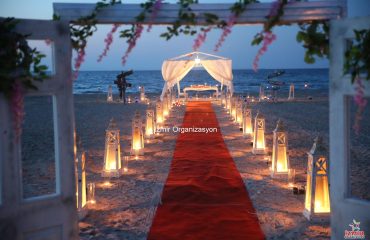 Çeşme Plajda Romantik Evlenme Teklifi Organizasyonu İzmir Organizasyon