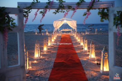 Çeşme Plajda Romantik Evlenme Teklifi Organizasyonu İzmir Organizasyon