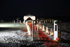 İzmir Plaj Evlenme Teklifi Organizasyonu Kapı ve Yürüyüş Yolu Süsleme İzmir Organizasyon