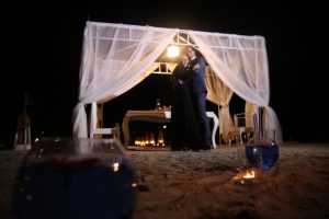 İzmir Plajda Evlilik Teklifi Organizasyonu Gazebo Süsleme İzmir Organizasyon