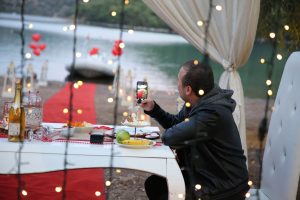 Evlenme Teklifi Organizasyonu Işık Şelalesi ve Led Işık Süsleme İzmir Organizasyon