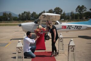 Özel Uçakta Sürpriz Evlilik Teklifi Organizasyonu