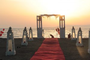Kumsalda Evlenme Teklifi Organizasyonu Yürüyüş Yolu Süsleme İzmir Organizasyon