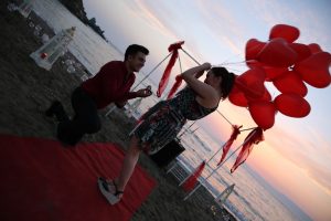 Kumsalda Evlilik Teklifi Organizasyonu Evlenme Teklifi Anı İzmir Organizasyon