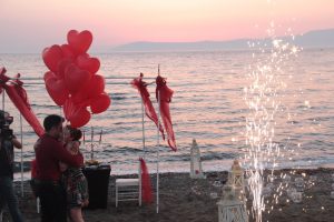 Kumsalda Uçan Balon Süsleme İzmir Organizasyon